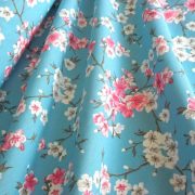   MULAN, cseresznyevirág mintás lakástextil, dekorvászon - kék-rózsaszín