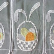 HÚSVÉT, tojáskosár mintás hímzett vitrázs függöny