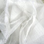 Fehér, gyűrt organza függöny anyag