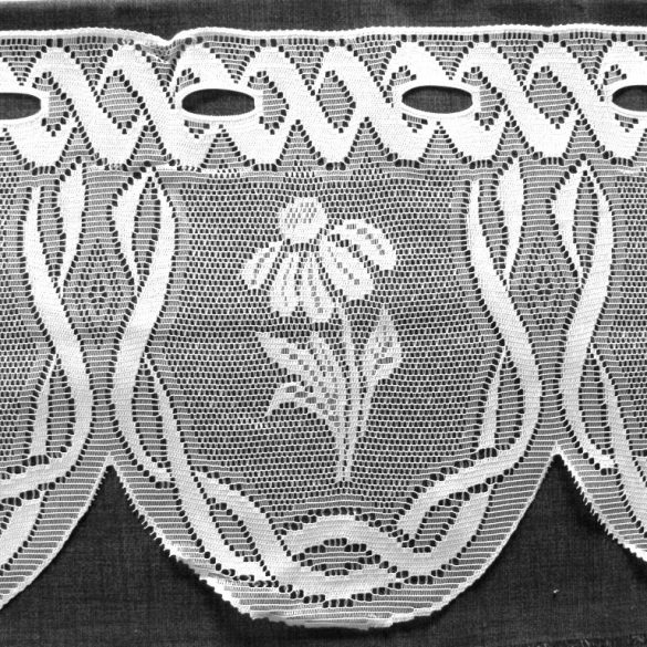Vitrázs függöny, KAMILLA fehér virágos, 30 cm magas